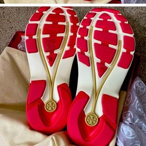 Brand new in box Aluxe and sleek sneaker no scuffs wear brand new